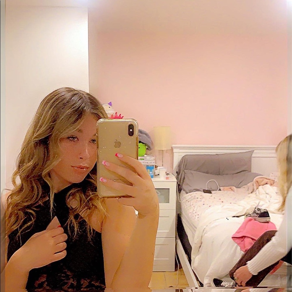 Meet your Posher, Desiree